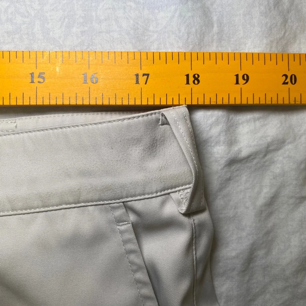 Nike Golf Tour Performance Dri-FIT Shorts Mens 35 Beige Tan Flat Front Sport